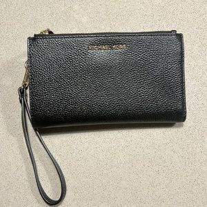 Michael kors Adele wristlet
